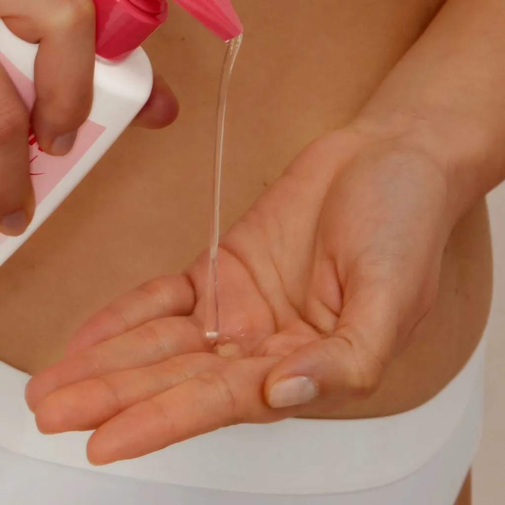 Woman isdin higiene intima imagen.webp
